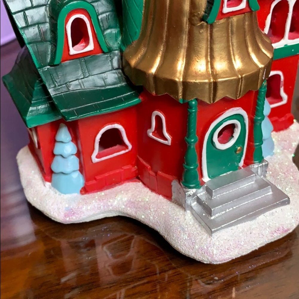 NWT Hallmark 2014 Glow Road Bell Cottage - Picture 4 of 8